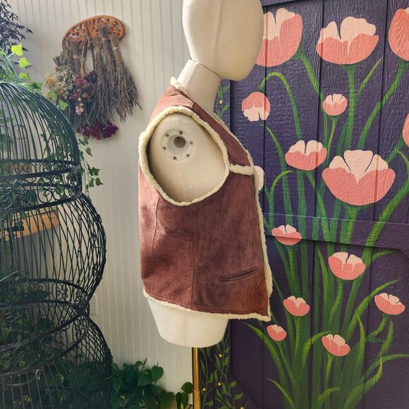 Vintage 1970's OUI Reversible Brown Leather & Sherpa Vest - Picture 10 of 16